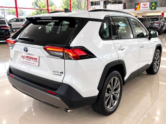 TOYOTA-RAV4-2024