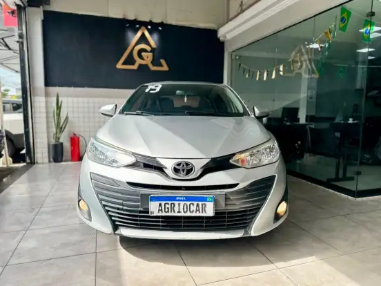 TOYOTA-YARIS-2019