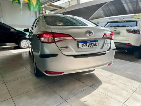 TOYOTA-YARIS-2019