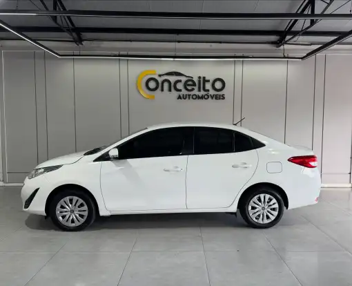 TOYOTA-YARIS-2020