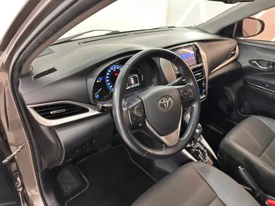 TOYOTA-YARIS-2019