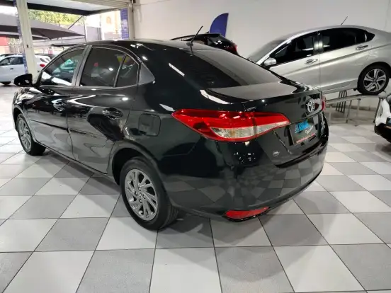 TOYOTA-YARIS-2023