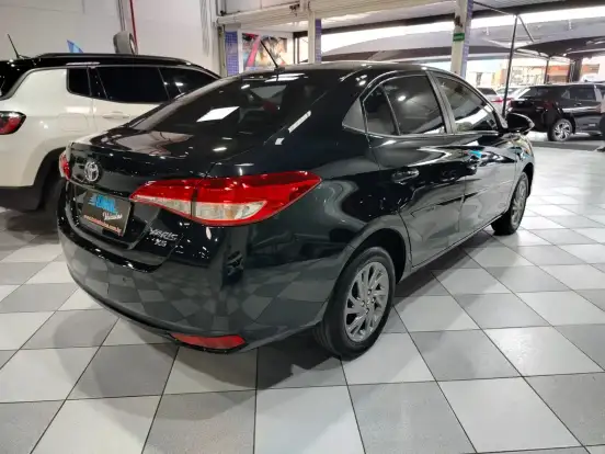 TOYOTA-YARIS-2023