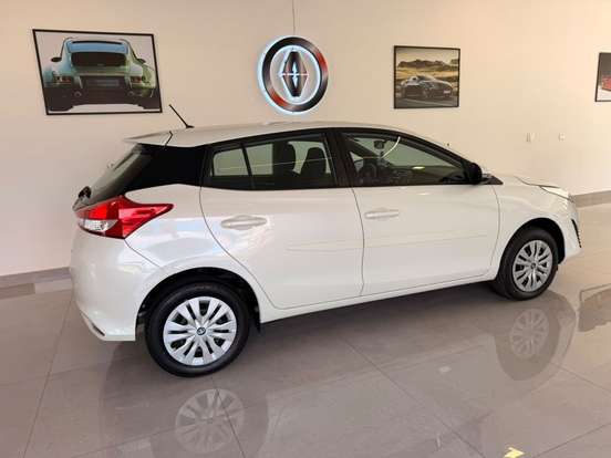 TOYOTA-YARIS-2020