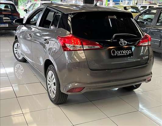 TOYOTA-YARIS-2021