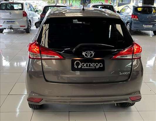 TOYOTA-YARIS-2021