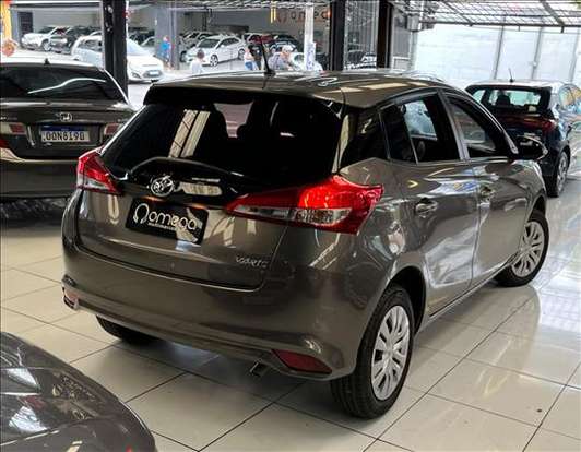 TOYOTA-YARIS-2021