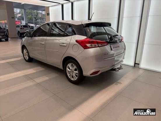 TOYOTA-YARIS-2018