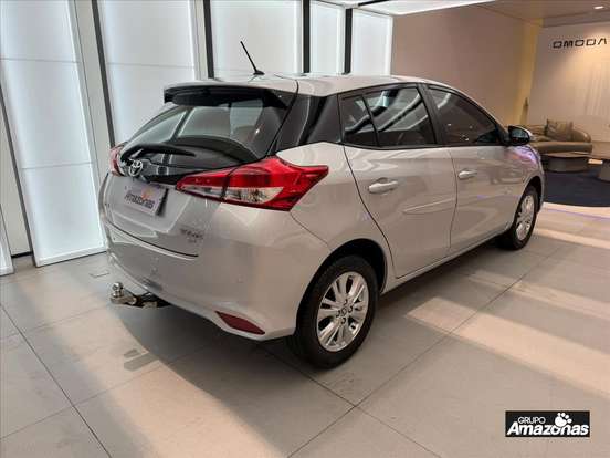 TOYOTA-YARIS-2018