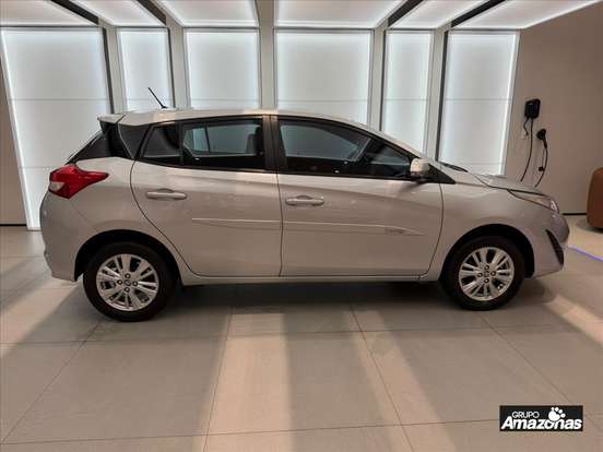 TOYOTA-YARIS-2018