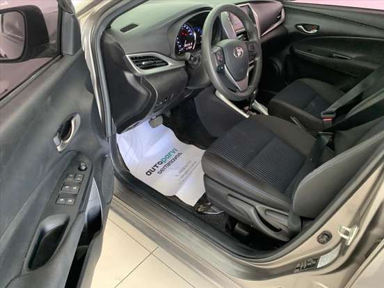 TOYOTA-YARIS-2018