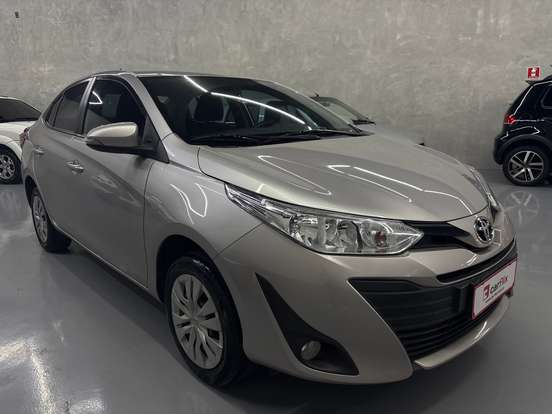 TOYOTA-YARIS-2019