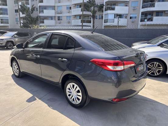 TOYOTA-YARIS-2024