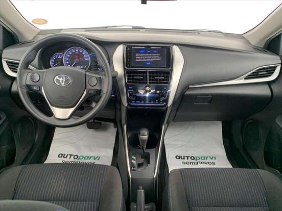 TOYOTA-YARIS-2021