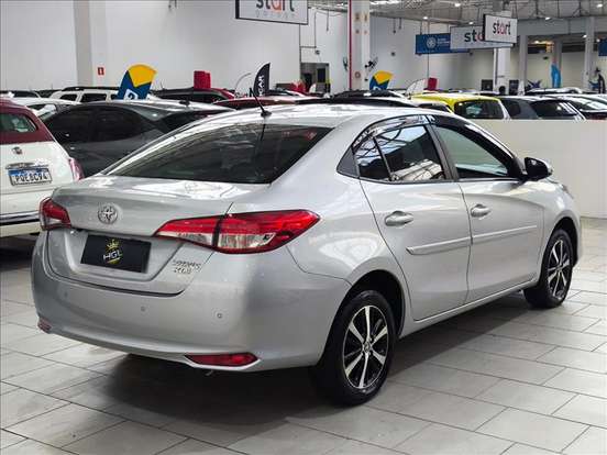 TOYOTA-YARIS-2021