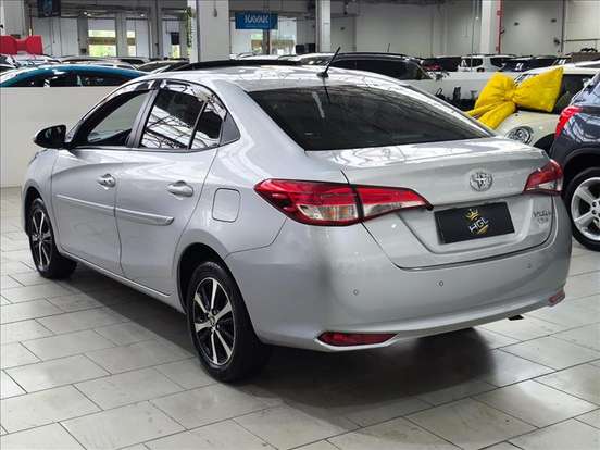 TOYOTA-YARIS-2021