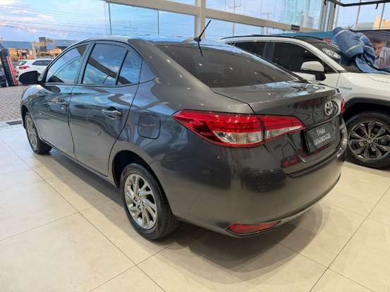 TOYOTA-YARIS-2024