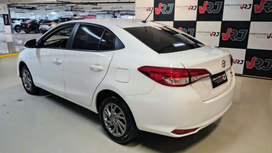 TOYOTA-YARIS-2024
