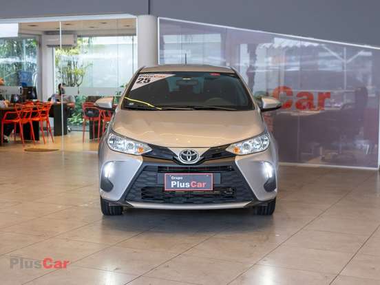 TOYOTA-YARIS-2024
