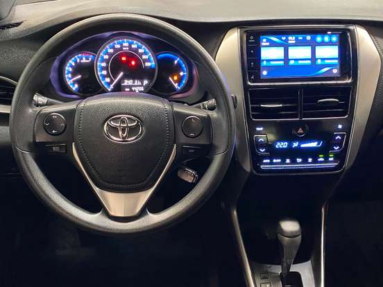 TOYOTA-YARIS-2019