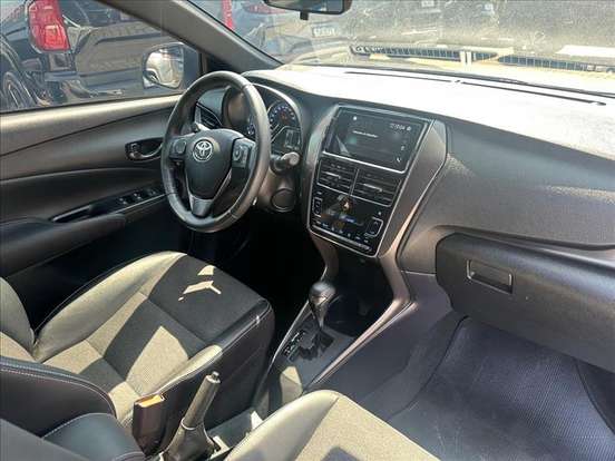TOYOTA-YARIS-2024