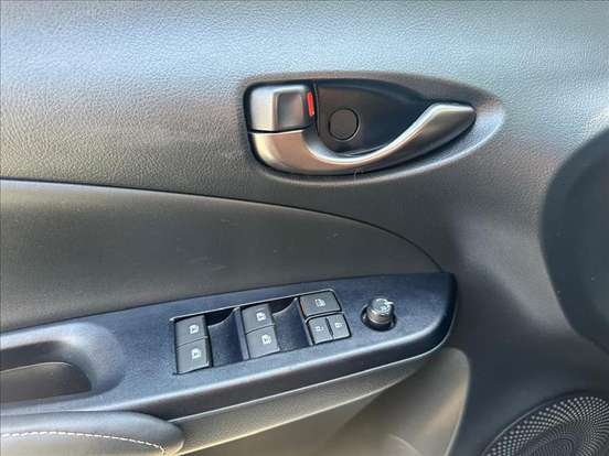 TOYOTA-YARIS-2024