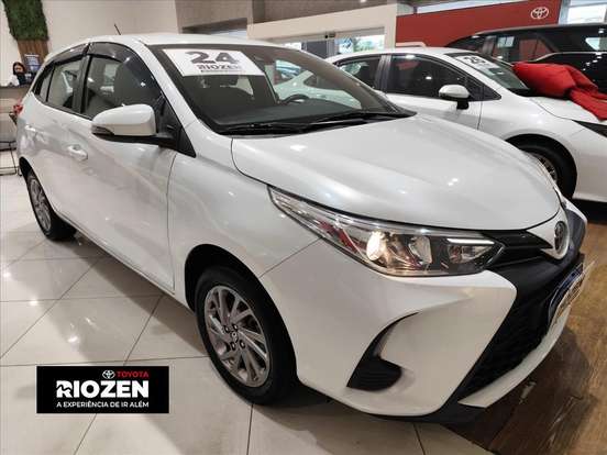 TOYOTA-YARIS-2023