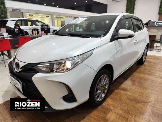 TOYOTA-YARIS-2023