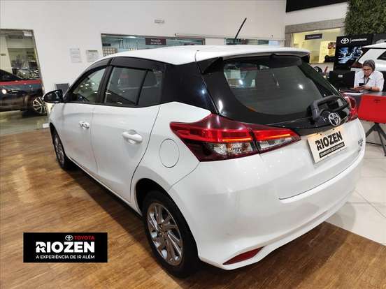TOYOTA-YARIS-2023