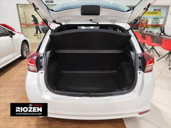 TOYOTA-YARIS-2023