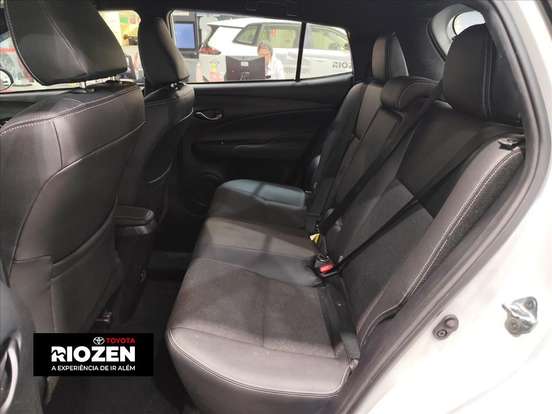 TOYOTA-YARIS-2023