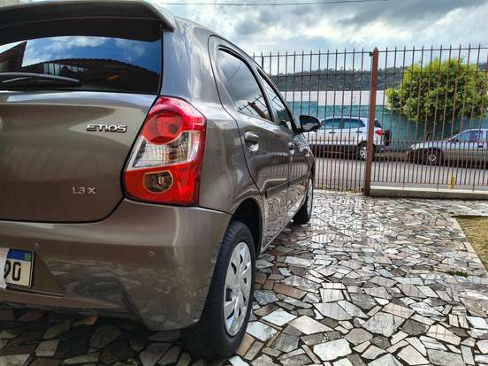 TOYOTA-ETIOS-2016