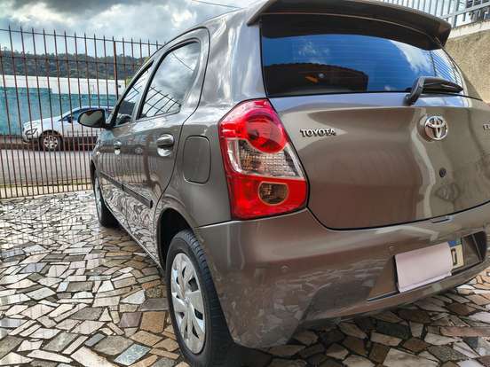 TOYOTA-ETIOS-2016