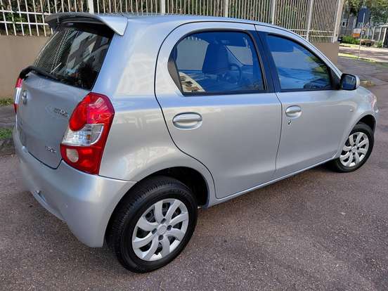 TOYOTA-ETIOS-1.3 XS 16V FLEX 4P MANUAL TOYOTA-ETIOS-2013