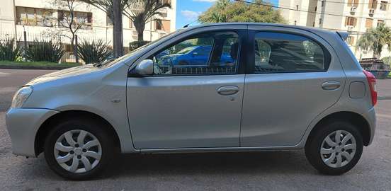 TOYOTA-ETIOS-1.3 XS 16V FLEX 4P MANUAL TOYOTA-ETIOS-2013