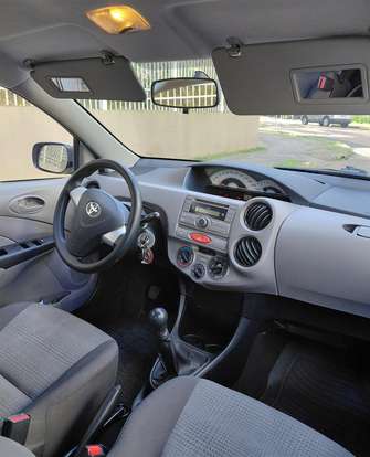 TOYOTA-ETIOS-1.3 XS 16V FLEX 4P MANUAL TOYOTA-ETIOS-2013