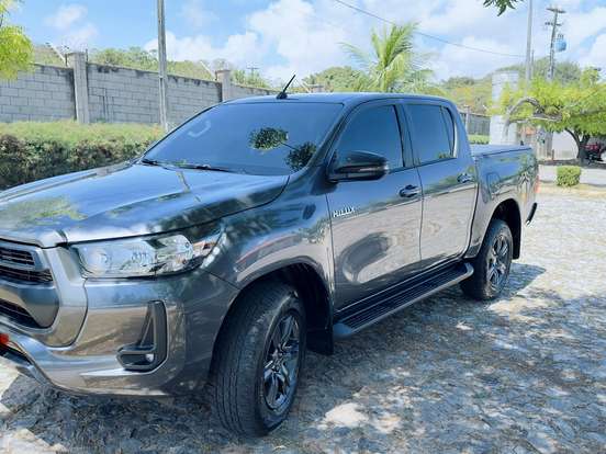 TOYOTA-HILUX-2.8 D-4D TURBO DIESEL CD SR 4X4 AUTOMÁTICO TOYOTA-HILUX-2025