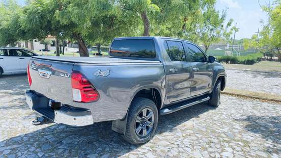 TOYOTA-HILUX-2025