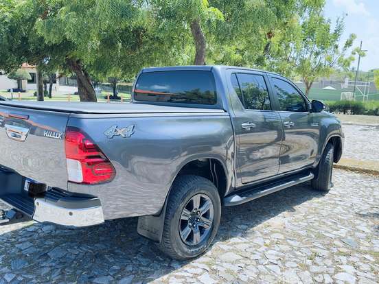 TOYOTA-HILUX-2.8 D-4D TURBO DIESEL CD SR 4X4 AUTOMÁTICO TOYOTA-HILUX-2025