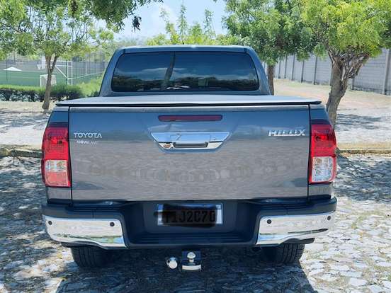 TOYOTA-HILUX-2.8 D-4D TURBO DIESEL CD SR 4X4 AUTOMÁTICO TOYOTA-HILUX-2025