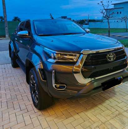 TOYOTA-HILUX-2023