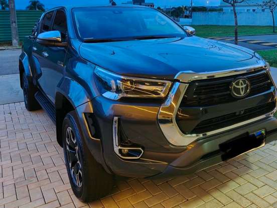 TOYOTA-HILUX-2.8 D-4D TURBO DIESEL CD SRX PLUS 4X4 AUTOMÁTICO TOYOTA-HILUX-2023
