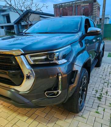 TOYOTA-HILUX-2023
