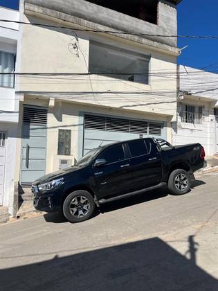 TOYOTA HILUX 2.8 SRX 4X4 CD 16V DIESEL 4P AUTOMÁTICO