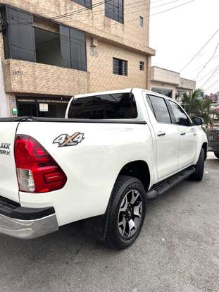 TOYOTA-HILUX-2019