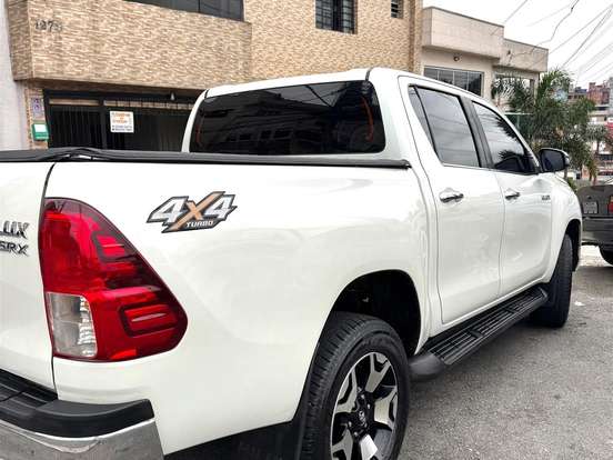 TOYOTA-HILUX-2.8 SRX 4X4 CD 16V DIESEL 4P AUTOMÁTICO TOYOTA-HILUX-2019