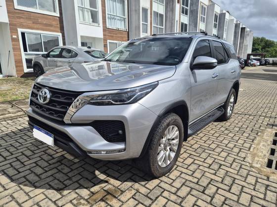 TOYOTA HILUX SW4 2.7 VVT-i FLEX SRV 7L 4X2 AUTOMÁTICO