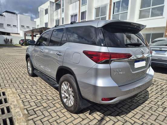 TOYOTA-HILUX SW4-2.7 VVT-i FLEX SRV 7L 4X2 AUTOMÁTICO TOYOTA-HILUX SW4-2021
