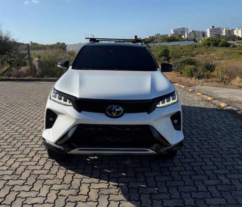 TOYOTA-HILUX SW4-2023