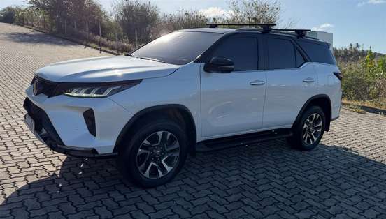 TOYOTA-HILUX SW4-2023